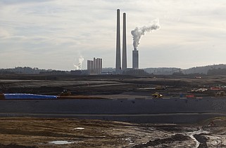 Staff Photo / The Kingston Fossil Plant in Harriman, Tenn., shown in 2012, which was once the largest coal-fired power plant in the world, will be shut down by 2027. TVA is planning to build a 1,500-megawatt natural gas plant to replace the aging coal units and cut carbon emissions by at least 60%. But environmental critics said Thursday new EPA rules over time will require even more carbon reduction at Kingston and other TVA fossil plants.